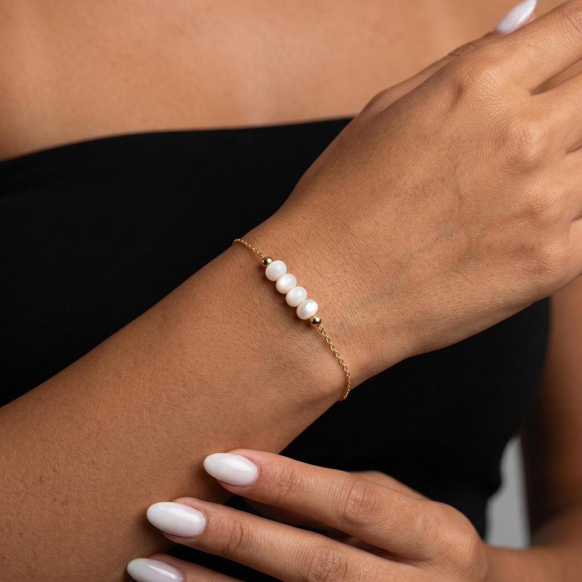 Minimalist freshwater pearl bracelet, dainty gold pearl chain bracelet for women, elegant layering pearl jewelry, bridal bracelet