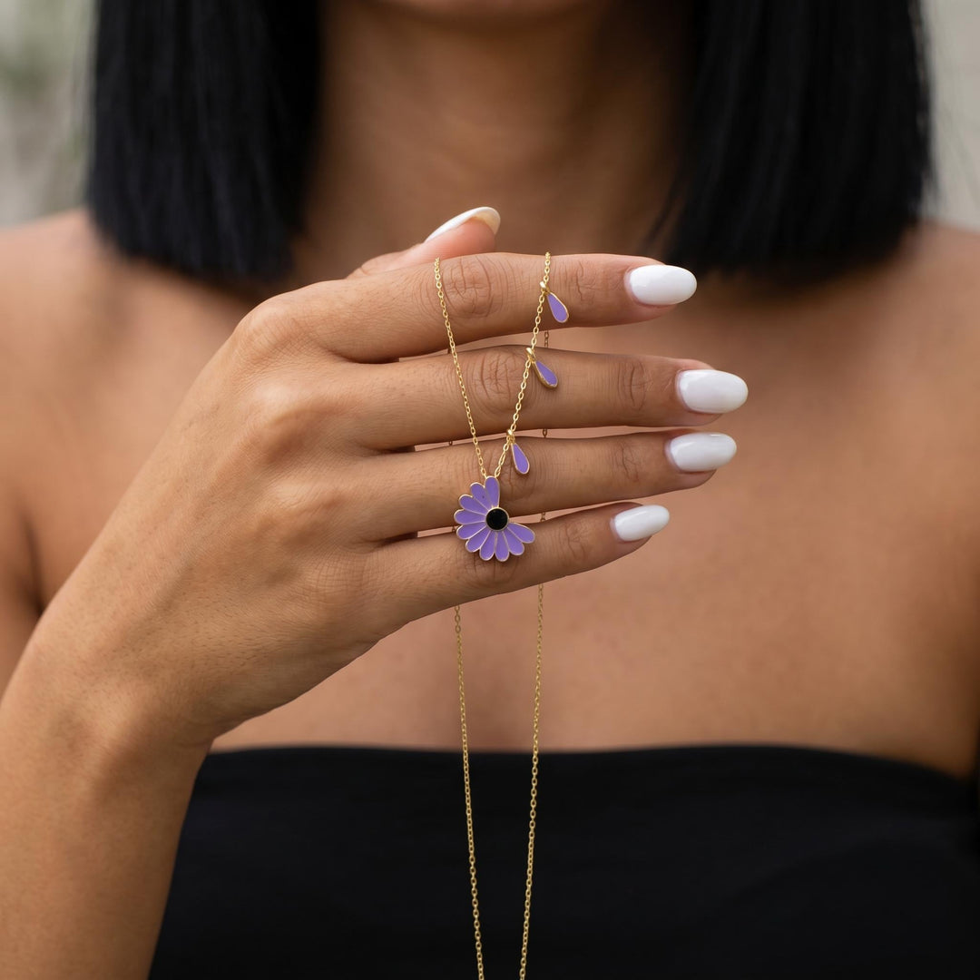 Purple Daisy Flower Necklace, Minimalist Floral Pendant Necklace, Gold Chain Jewelry Gift for Her Women, Cute Everyday Aesthetic Jewelry