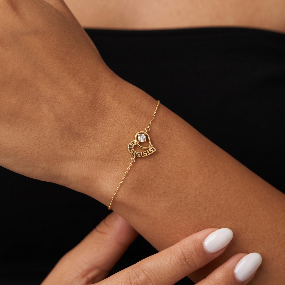 Dainty heart crystal bracelet for women, minimalist gold heart jewelry gift, elegant romantic bracelet for everyday wear and layering
