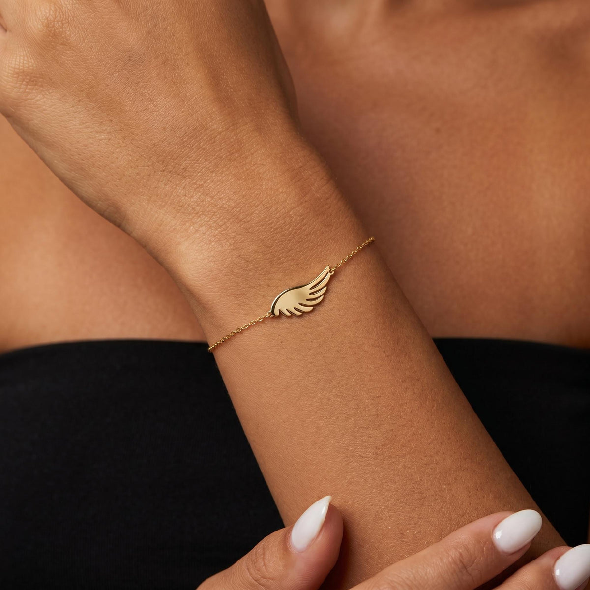 Gold angel wing bracelet for women, minimalist guardian angel wing bracelet, dainty meaningful jewelry gift for her everyday style