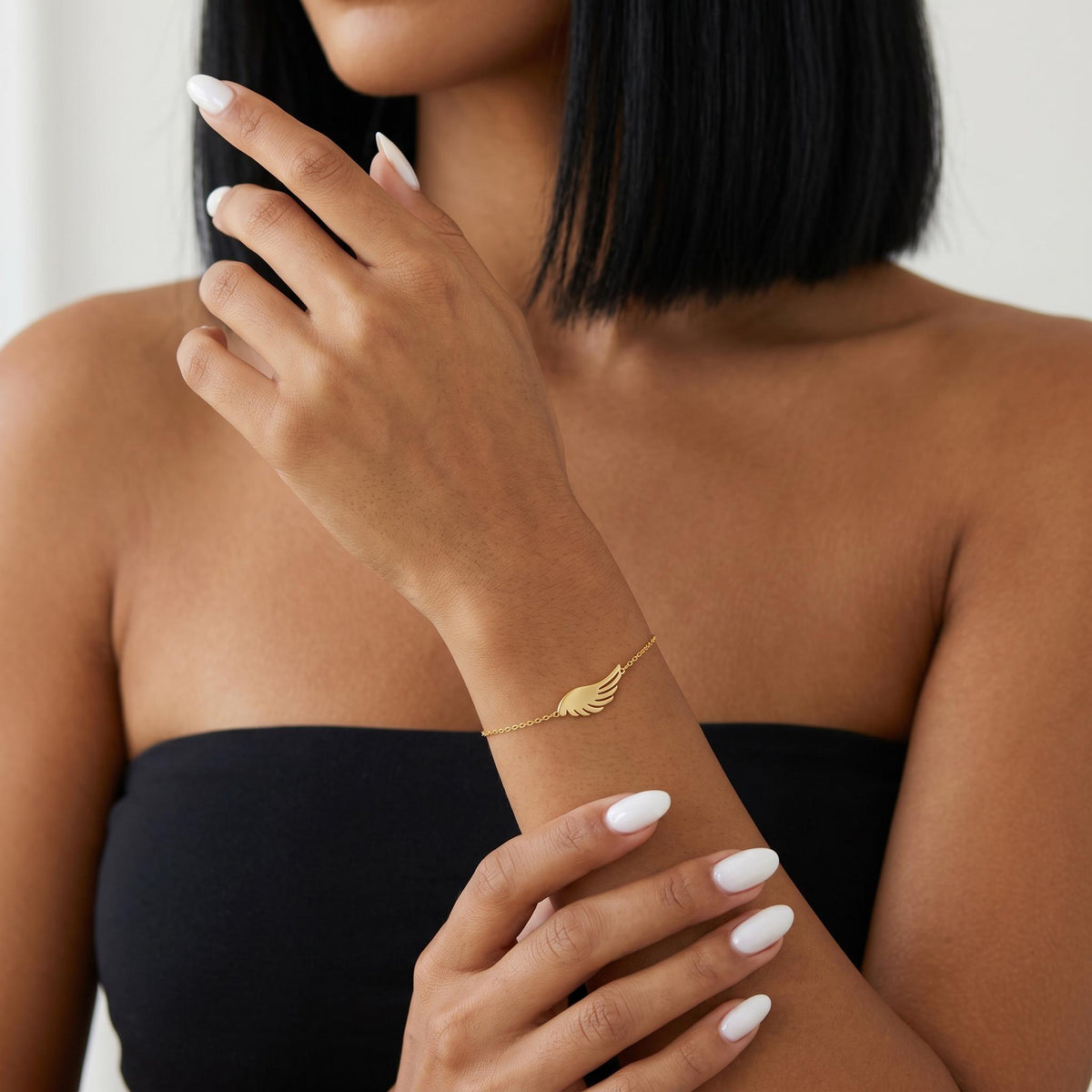 Gold angel wing bracelet for women, minimalist guardian angel wing bracelet, dainty meaningful jewelry gift for her everyday style