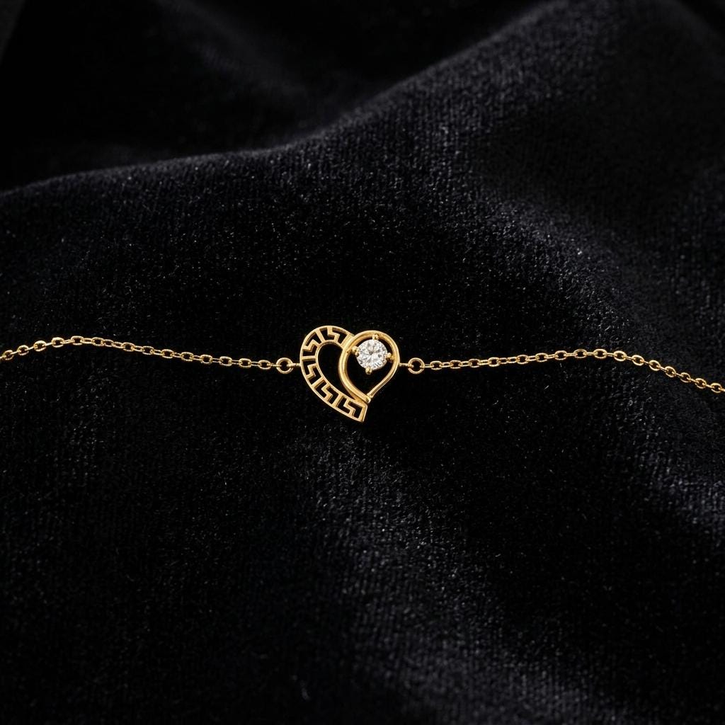 Dainty Heart Crystal Bracelet for Women, Minimalist Gold Heart Jewelry Gift, Elegant Romantic Bracelet for Everyday Wear and Layering